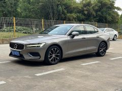 Volvo S60 T4 Momentum Luxury Edition - фото 1
