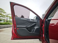 Lynk & Co Focus Hatchback EcoBoost 180 Automatic ST Line - фото 16