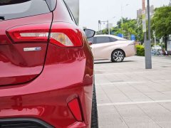 Lynk & Co Focus Hatchback EcoBoost 180 Automatic ST Line - фото 20