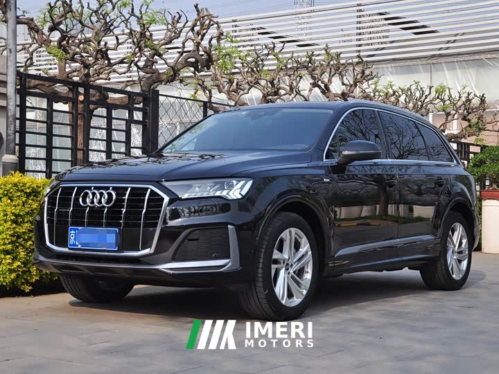 Audi Q7 45 TFSI quattro S line sports - автомобиль из Китая