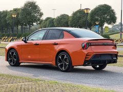 Lynk & Co 03 2025 1.5TD DCT Champion Edition Pro - фото 6