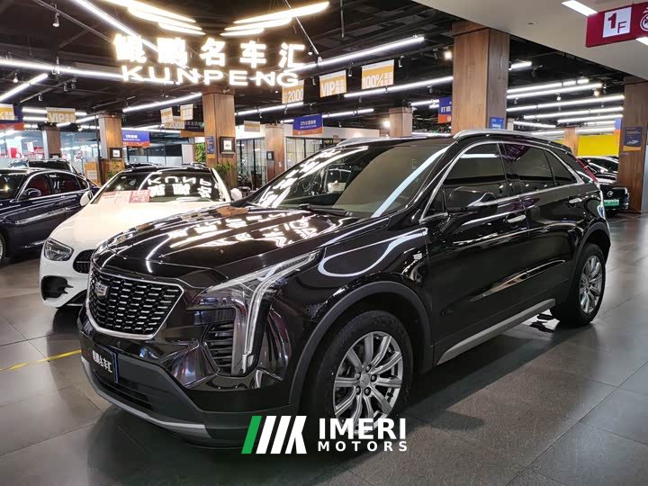 Cadillac XT4 28T two-wheel drive leading