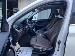 BMW X1 2021 facelift sDrive25Li leading - фото 7