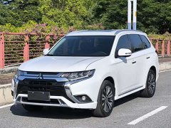 Mitsubishi Outlander 2.4L four-wheel drive exclusive version 7 seats - фото 2