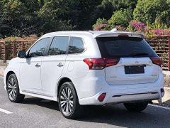 Mitsubishi Outlander 2.4L four-wheel drive exclusive version 7 seats - фото 5