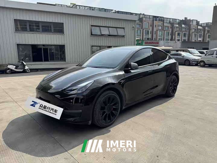 Tesla Model Y standard range rear-wheel drive version - автомобиль из Китая