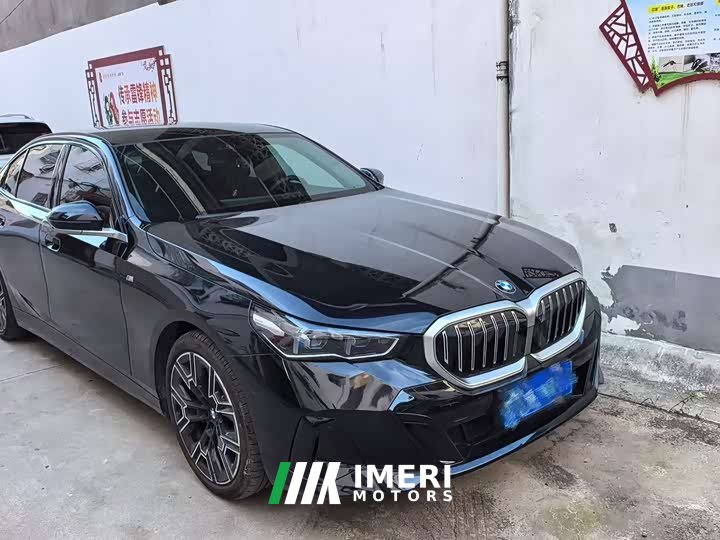 BMW 5 Series 530Li M Sport Luxury Package - автомобиль из Китая
