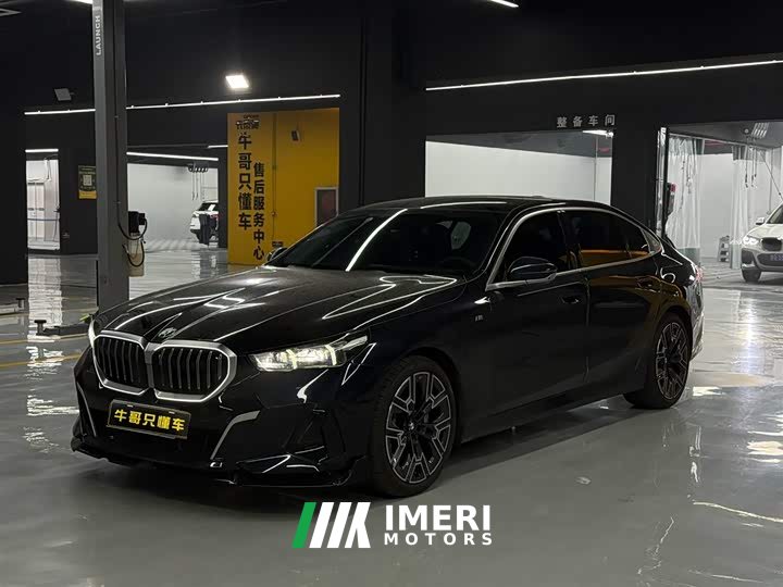 BMW 5 Series 530Li Exclusive M Sports Package - автомобиль из Китая