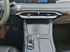 Lynk & Co Venucia V 260T Idol Edition Pro - фото 11