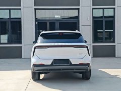 Lynk & Co Venucia V 260T Idol Edition Pro - фото 7