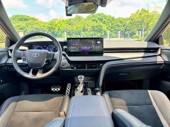 Toyota Camry Dual Engine 2.0HXS Sports Plus Edition - фото 16