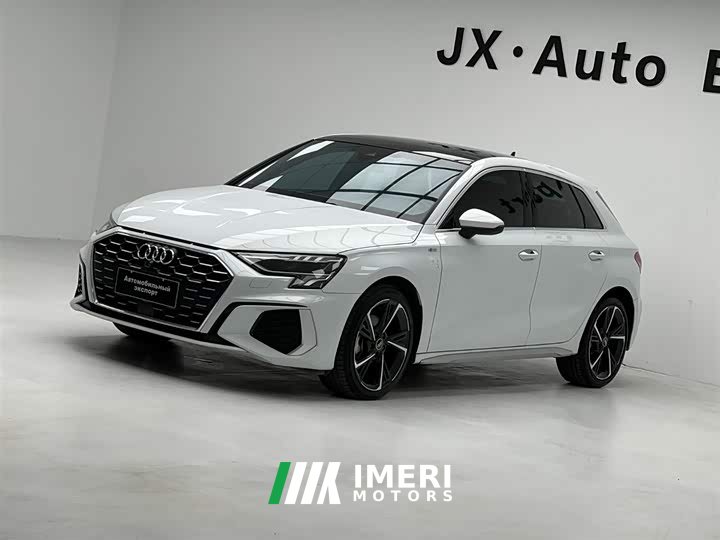 Audi A3 2023 Sportback 35 TFSI stylish and sporty - автомобиль из Китая