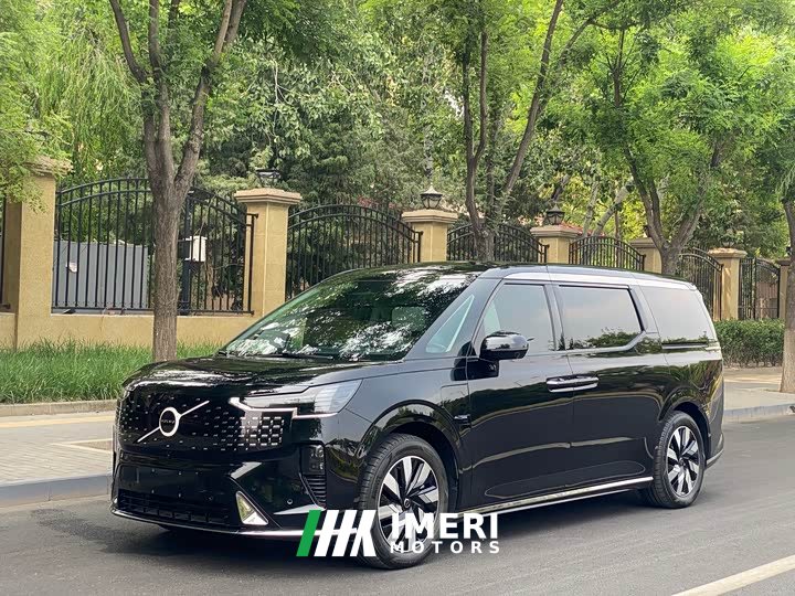 Volvo EM90 Ultra six-seater - автомобиль из Китая