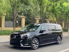 Volvo EM90 Ultra six-seater - фото 1