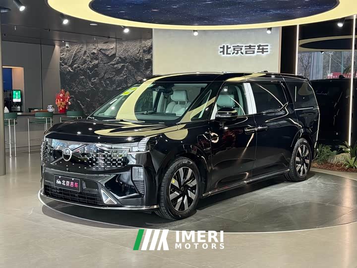 Volvo EM90 2025 Ultra six-seater - автомобиль из Китая