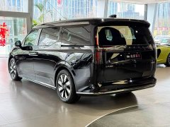 Volvo EM90 2025 Ultra six-seater - фото 6