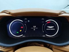Aston Martin DBX 4.0T V8 - фото 11