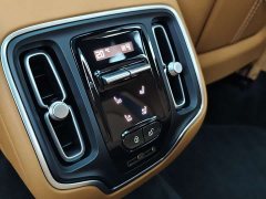 Aston Martin DBX 4.0T V8 - фото 12