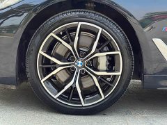 BMW 5 Series Facelift Three 530Li Exclusive M Sports Package - фото 4