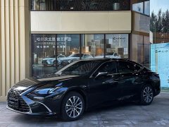 Lexus ES 200 Premium Edition - фото 1