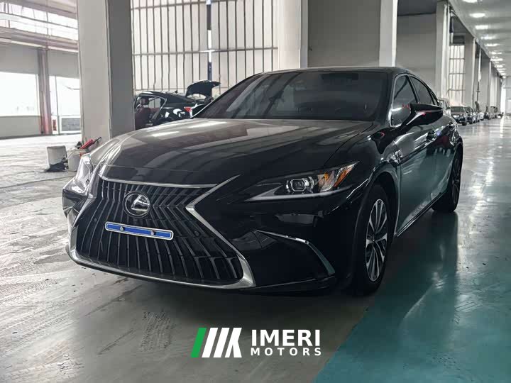 Lexus ES 200 Premium Edition - автомобиль из Китая