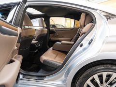 Lexus ES 300h Executive Edition - фото 10