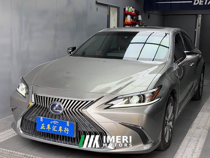 Lexus ES 2020 300h Excellence Edition - автомобиль из Китая
