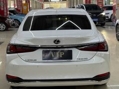 Lexus ES 200 Deluxe Edition - фото 4