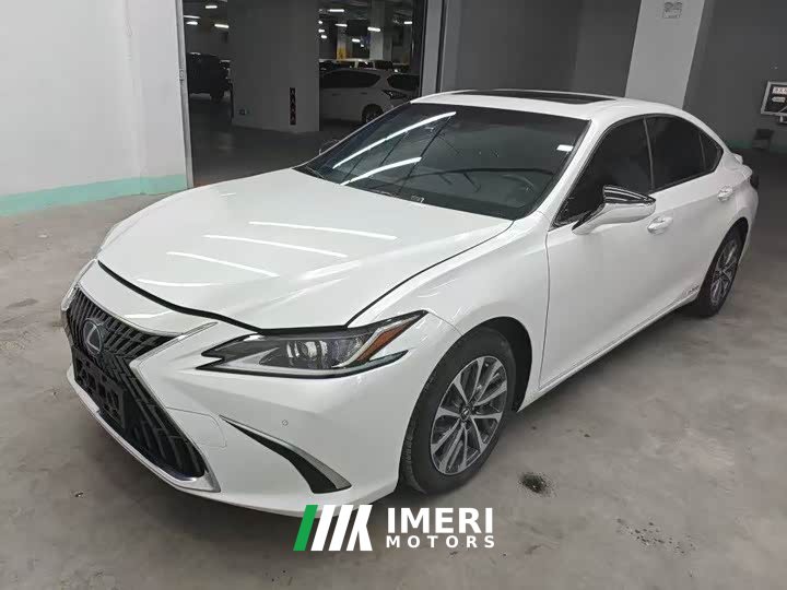Lexus ES 300h Excellence Edition - автомобиль из Китая