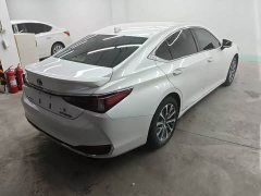 Lexus ES 300h Excellence Edition - фото 2