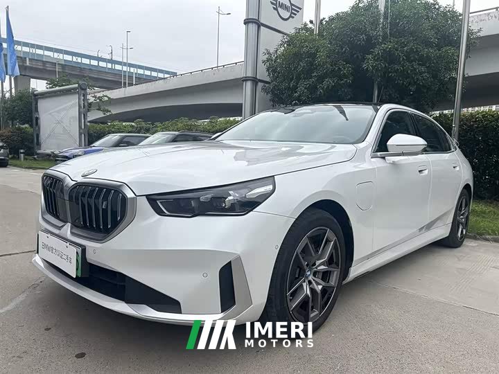 BMW i5 2024 eDrive 35L Luxury Package - автомобиль из Китая