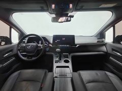 Toyota SIENNA 2021 2.5L Hybrid Premium Edition - фото 7