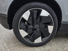 Volvo EX30 2025 rear-wheel drive long-range version Ultra - фото 6