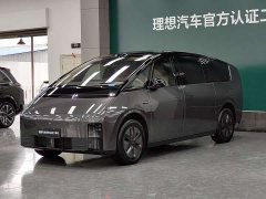 Li Auto Ideal MEGA Ultra smart refresh version - фото 1