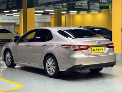 Toyota Camry 2.0G Deluxe Edition - фото 5