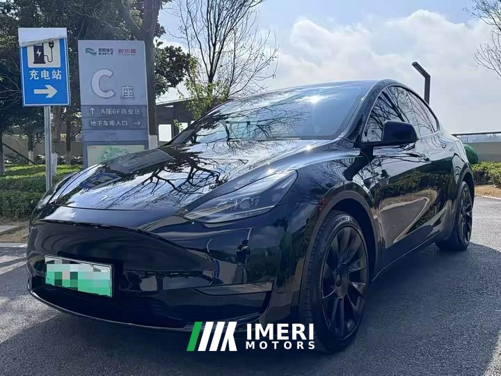 Tesla Model Y long-range all-wheel drive version