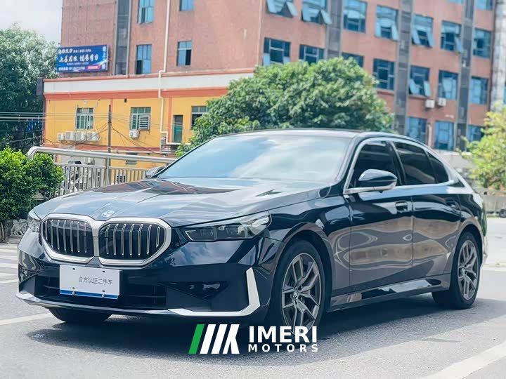 BMW 5 Series 2024 530Li Leading Luxury Package - автомобиль из Китая