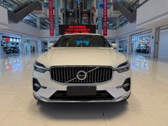 Volvo XC60 B5 AWD Plus Luxury - фото 1