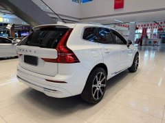 Volvo XC60 B5 AWD Plus Luxury - фото 4