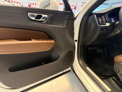 Volvo XC60 B5 AWD Plus Luxury - фото 8