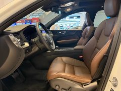 Volvo XC60 B5 AWD Plus Luxury - фото 9