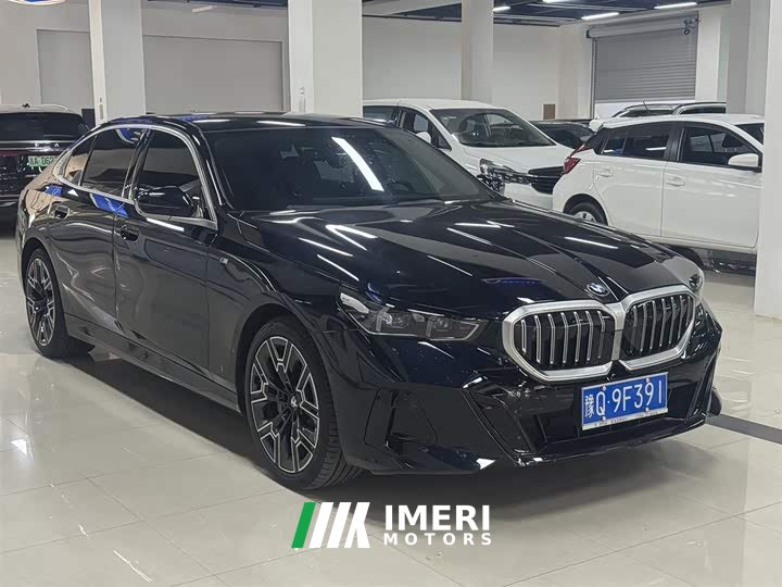 BMW 5 Series 530Li Exclusive M Sports Package - автомобиль из Китая