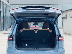 Li Auto ONE Extended-Range 6-Seater - фото 16