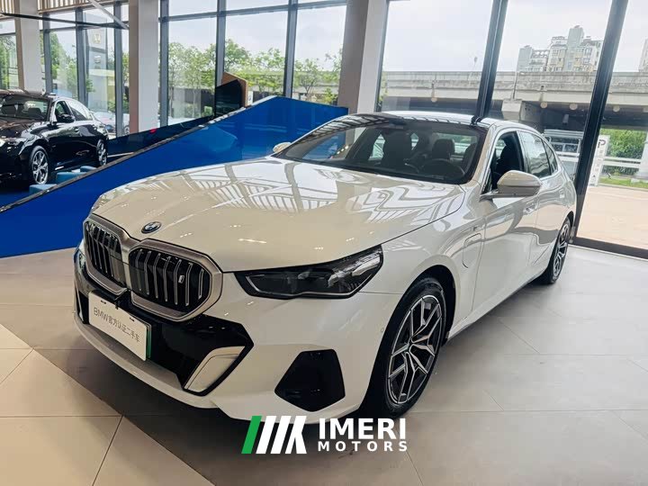 BMW i5 eDrive 40L M Sports Package - автомобиль из Китая