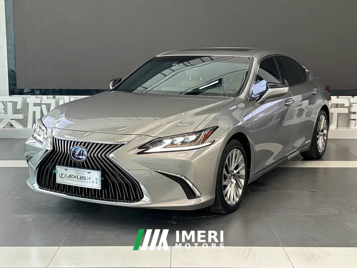 Lexus ES 2020 300h Executive Edition - автомобиль из Китая