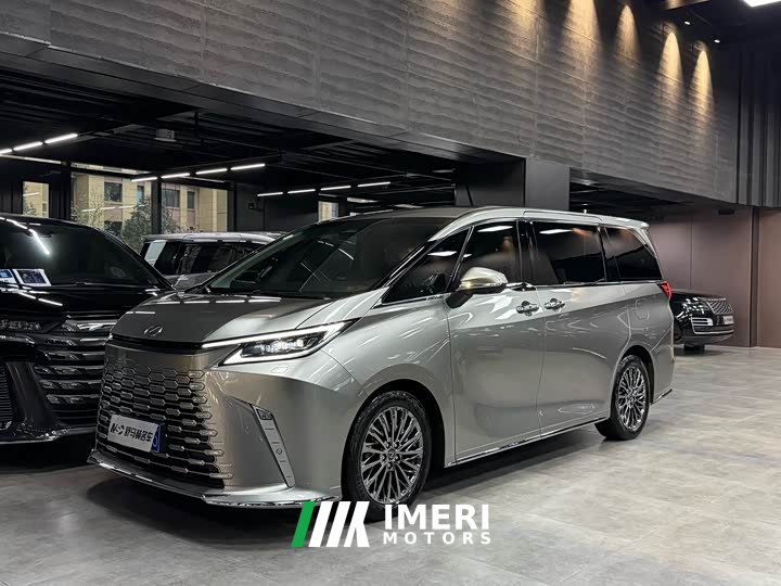 Lexus LM 2025 500h six-seater premium version