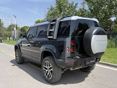 Land Rover Defender 110 P400 Dark Special Edition - фото 4
