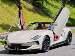 Lynk & Co MG Cyberster 520km legendary four-wheel drive red hood version - фото 1