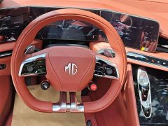 Lynk & Co MG Cyberster 520km legendary four-wheel drive red hood version - фото 9