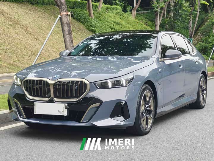 BMW i5 eDrive 35L Exclusive Luxury Package - автомобиль из Китая